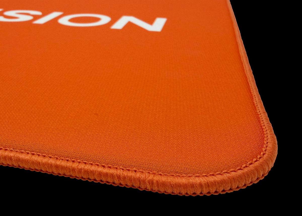 Close-up of the recessed elastic stitched edge on the Zondision gaming mouse pad